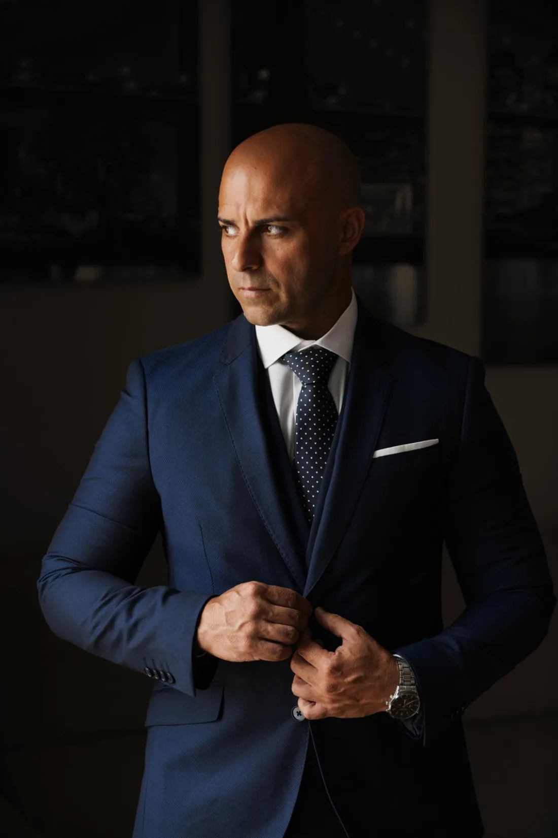 Marcos Schanz, entrenador de EMFIT, con traje